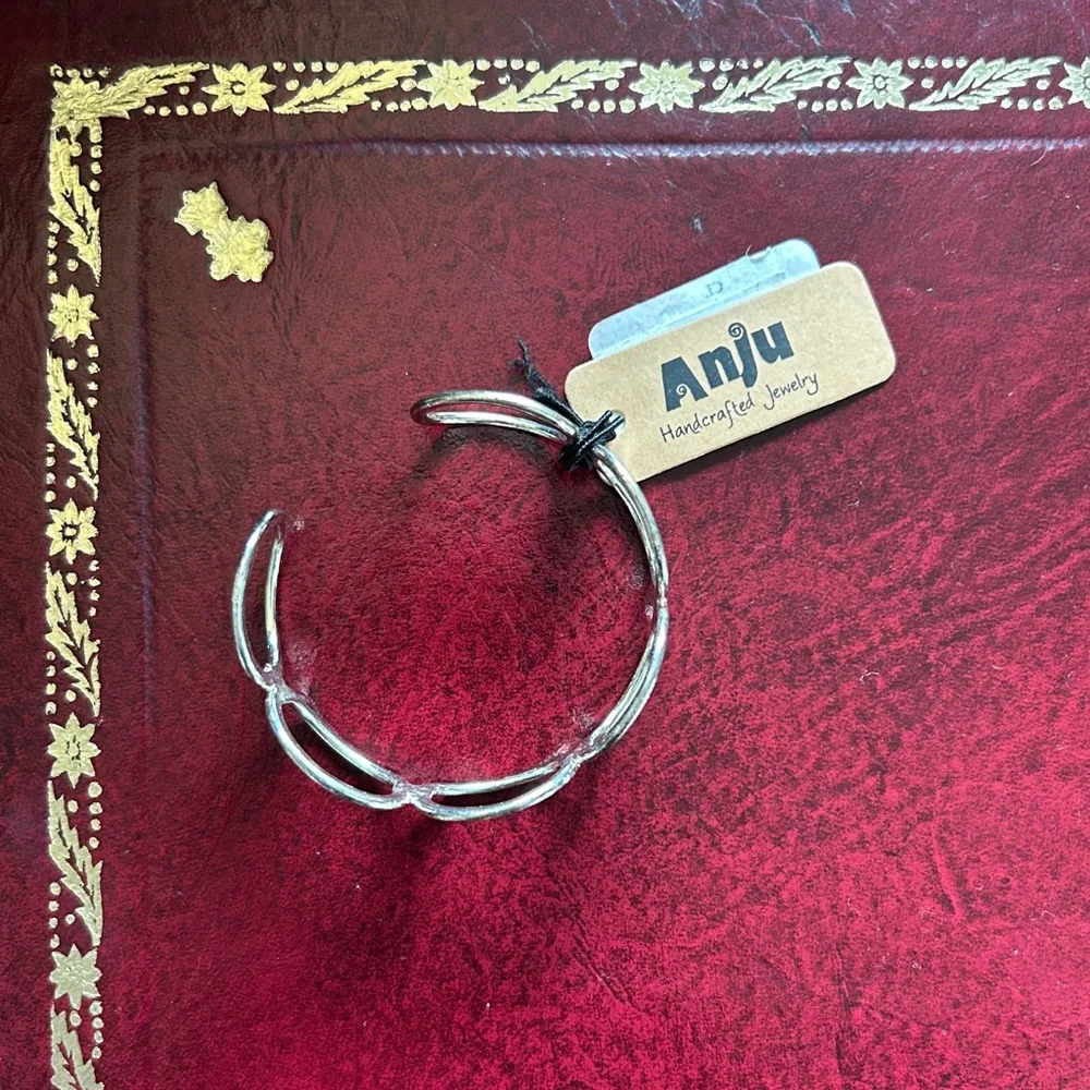 Anju Silver Tone Bracelet Open Circle Cuff Design Size Small Medium Adjustable